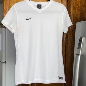 Women’s white Nike basketball top size large
